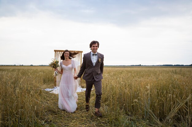 Full shot married couple walking outdoors