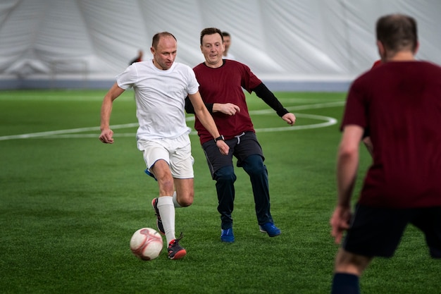 Free photo full shot men playing soccer