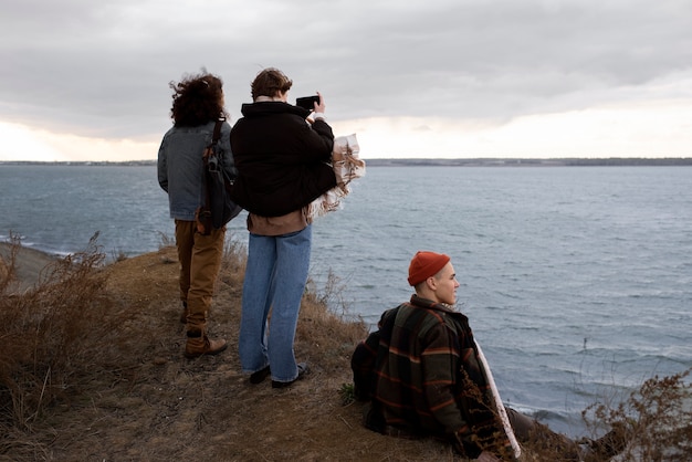 Full shot teenagers at seaside