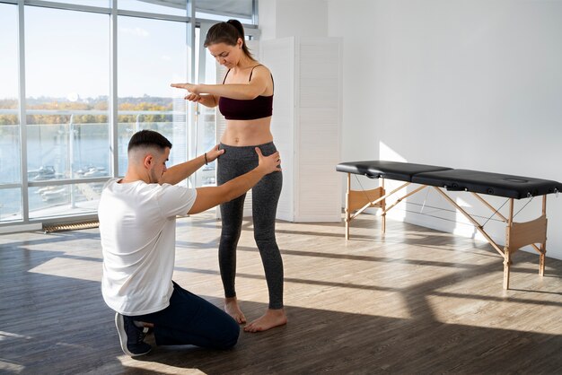 Full shot therapist helping woman