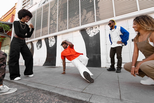 Free Photo full shot underground hip hop musicians