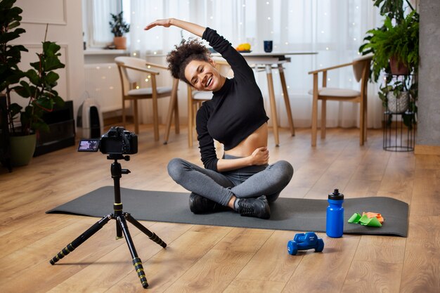 Full shot woman doing sport at home