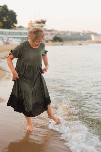 Free photo full shot woman going in sea