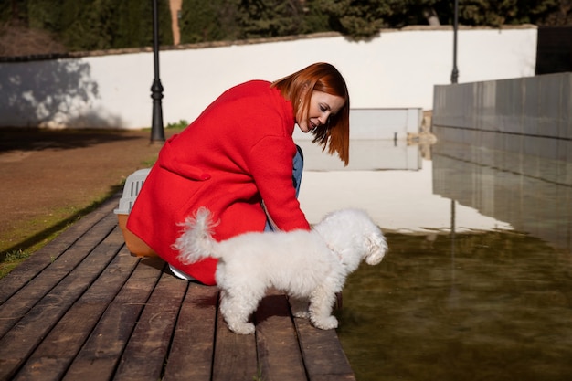 Free photo full shot woman with pet carrier