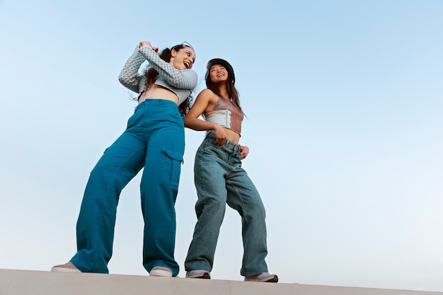 Full shot young women posing together