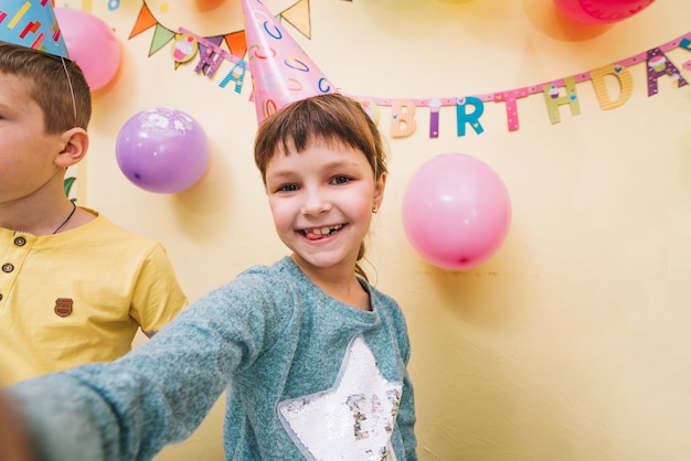 Free photo funny girl taking selfie on birthday party