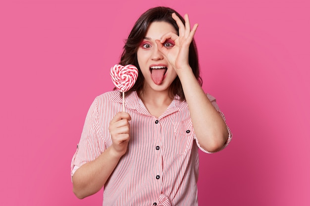 Free photo funny happy young woman makes okay gesture