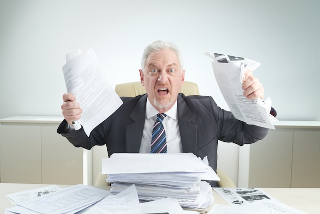 Free photo furious manager overwhelmed by work