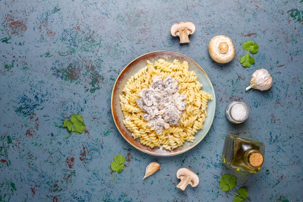 Free photo fusilli pasta with mushrooms and chicken,top view