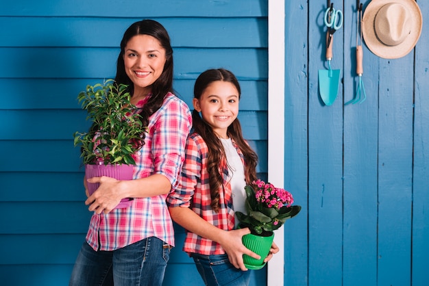 Free photo gardening concept with mother and daughter