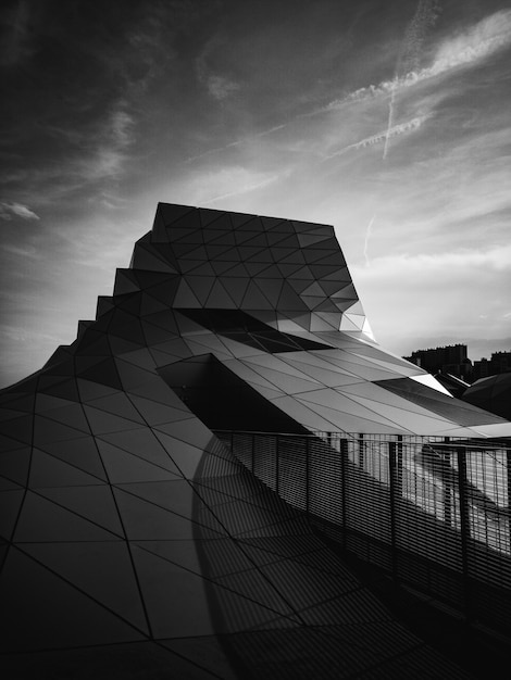 Free Photo geometric modern building in black and white