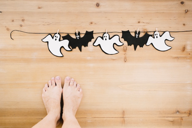 Free photo ghosts and bats garland