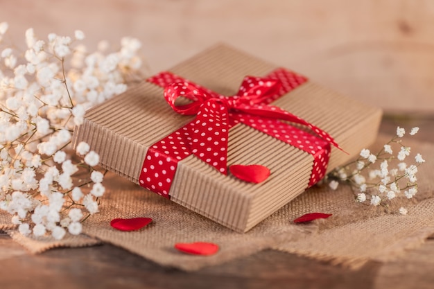 Free Photo gift box on valentine's day