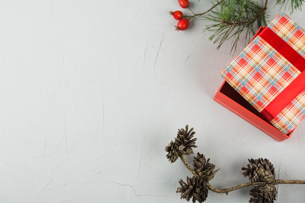 Free photo gift box with cones on table