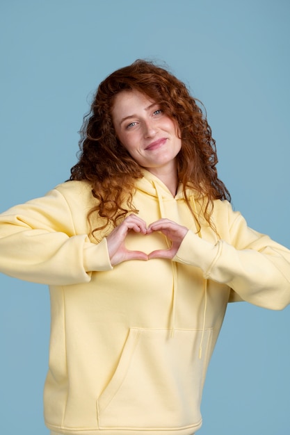 Free photo ginger head woman with colorful outfit