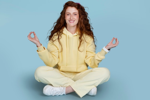 Free photo ginger head woman with colorful outfit