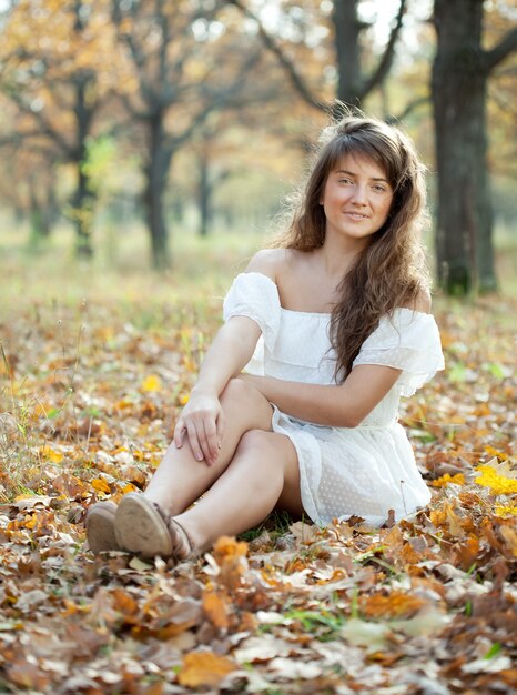 girl in autumn park