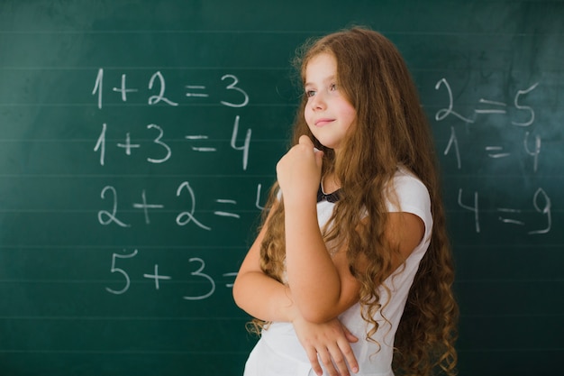 Free photo girl in class thinking and smiling