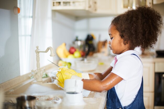 Girl cleaning the dishes