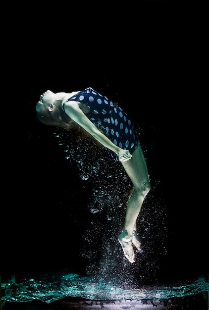 Free photo girl floating in the water