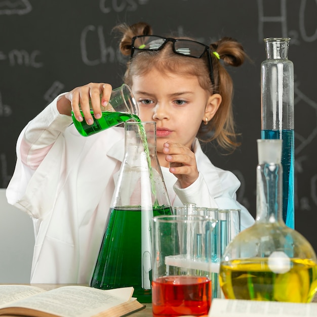 Free photo girl in laboratory doing tests