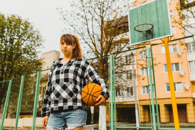 Free photo girl playing basketball