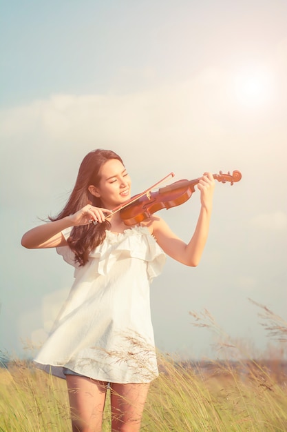 Free Photo girl playing fiddle