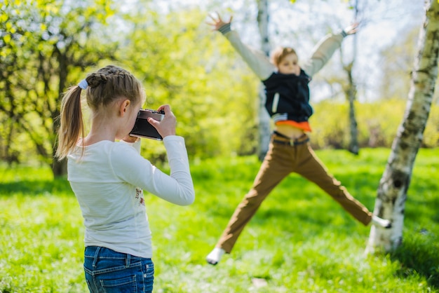 Free photo girl practicing with her camera in the park