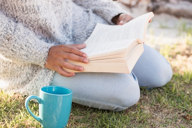 Free photo girl reading outdoors