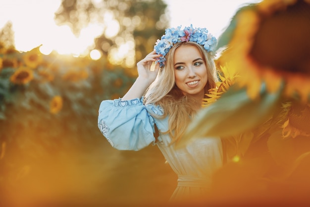 Free photo girl and sunflowers