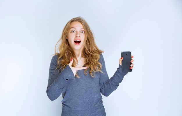 Girl talking to the phone and getting surprized.