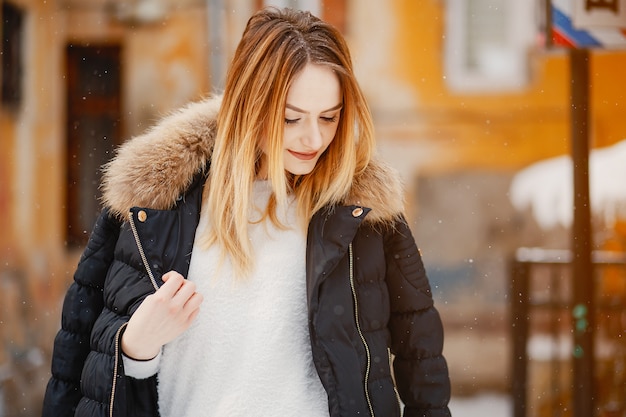 Free photo girl in a winter city