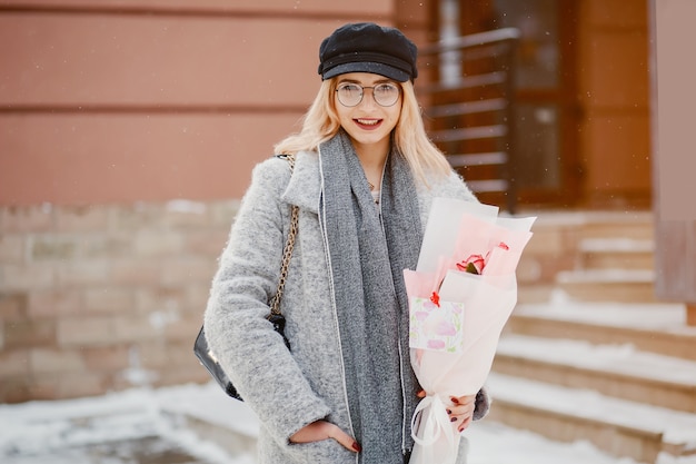 Free photo girl in a winter city