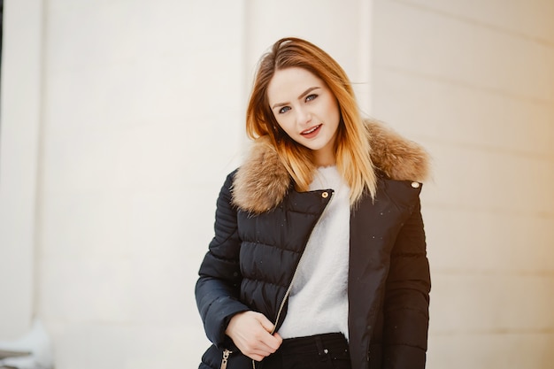 Free photo girl in a winter city