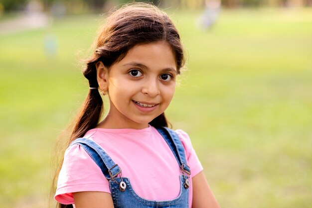 Girl with brown hair looking to the camera