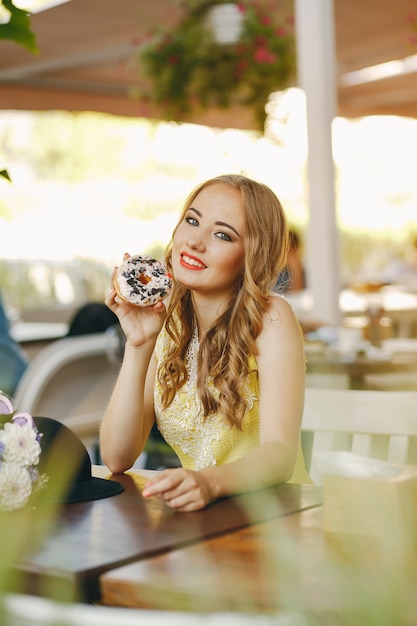 Free Photo girl with donut