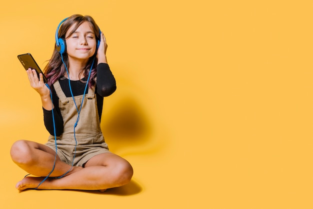 Free photo girl with headphones