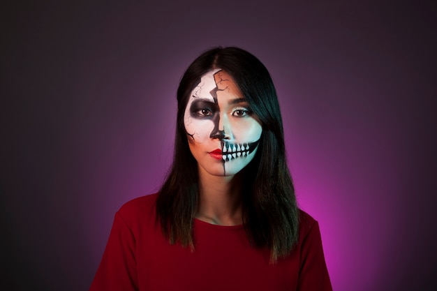 Free photo girl with makeup and halloween mask