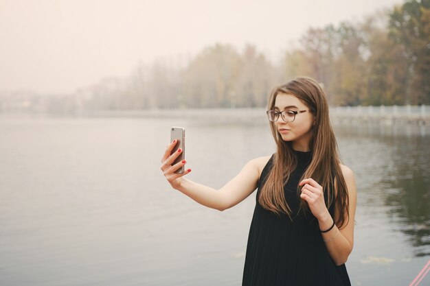 girl with phone