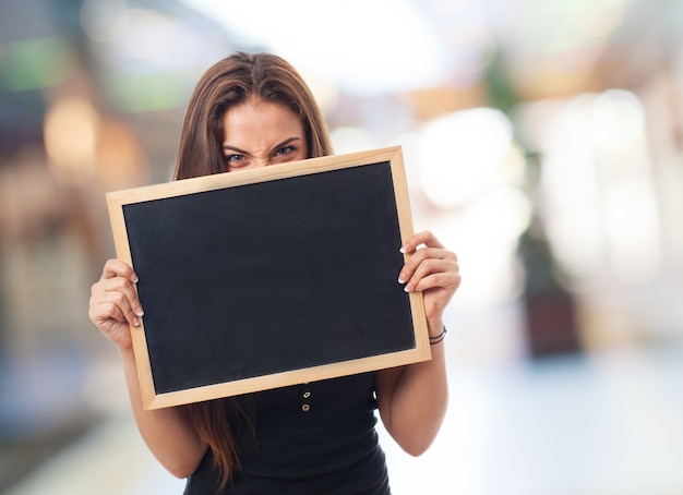 Free photo girl with a small blackboard