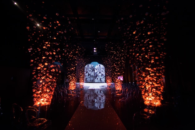 Free photo glance path lies between garlands made of threads with chrysanthemum buds