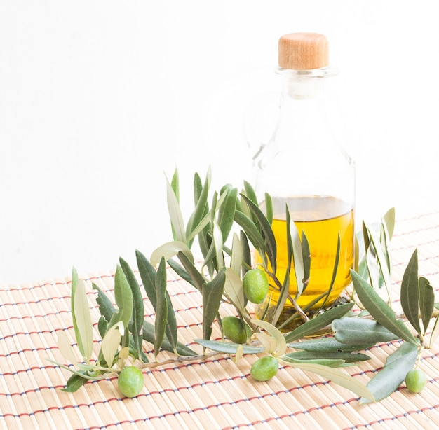 Free photo glass bottle of olive oil.