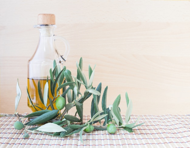 Free photo glass bottle of olive oil.