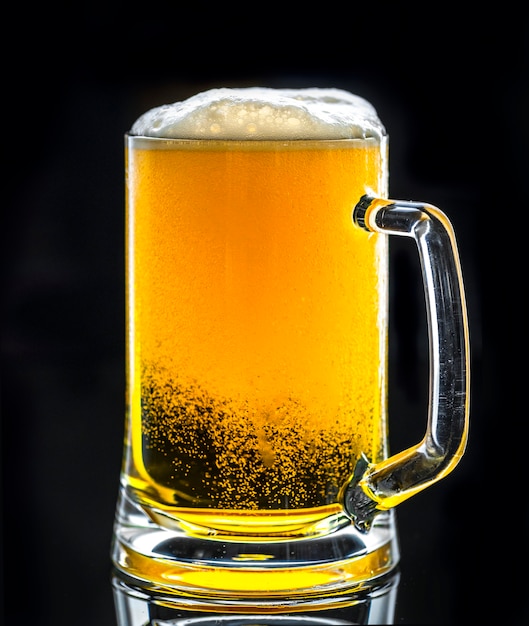 Free photo a glass of cold beer macro photography