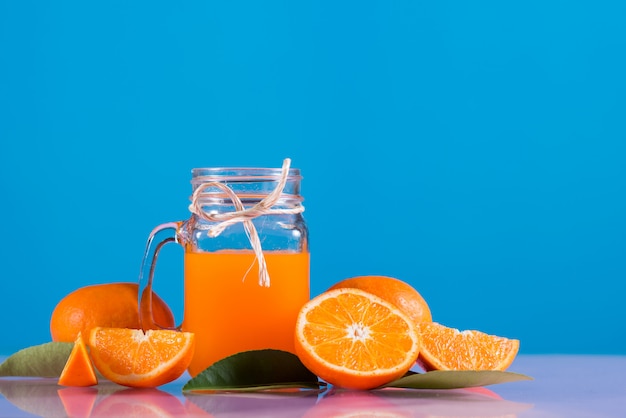 Free Photo glass of fresh orange juice with orange slice