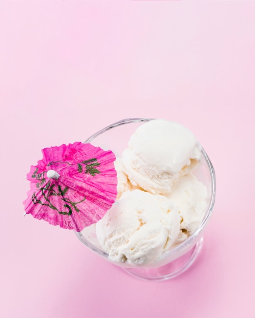 Free photo glass of homemade ice cream with pink umbrella on top