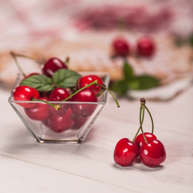 Free photo glasses bowl full of cherries