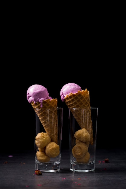 Free Photo glasses with ice cream in cones