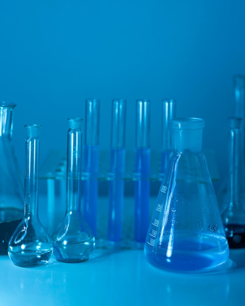 Free photo glassware arrangement in laboratory