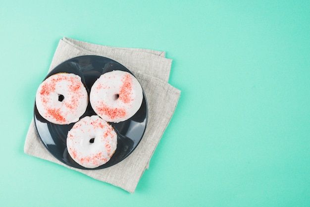 Free Photo glazed donuts with sprinkles on plate